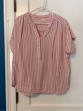 GAP Rose Pink and White Striped Short Sleeve Henley with front buttons
